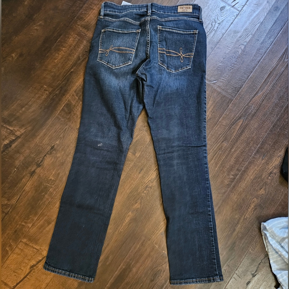 Jeans - Picture 2 of 3